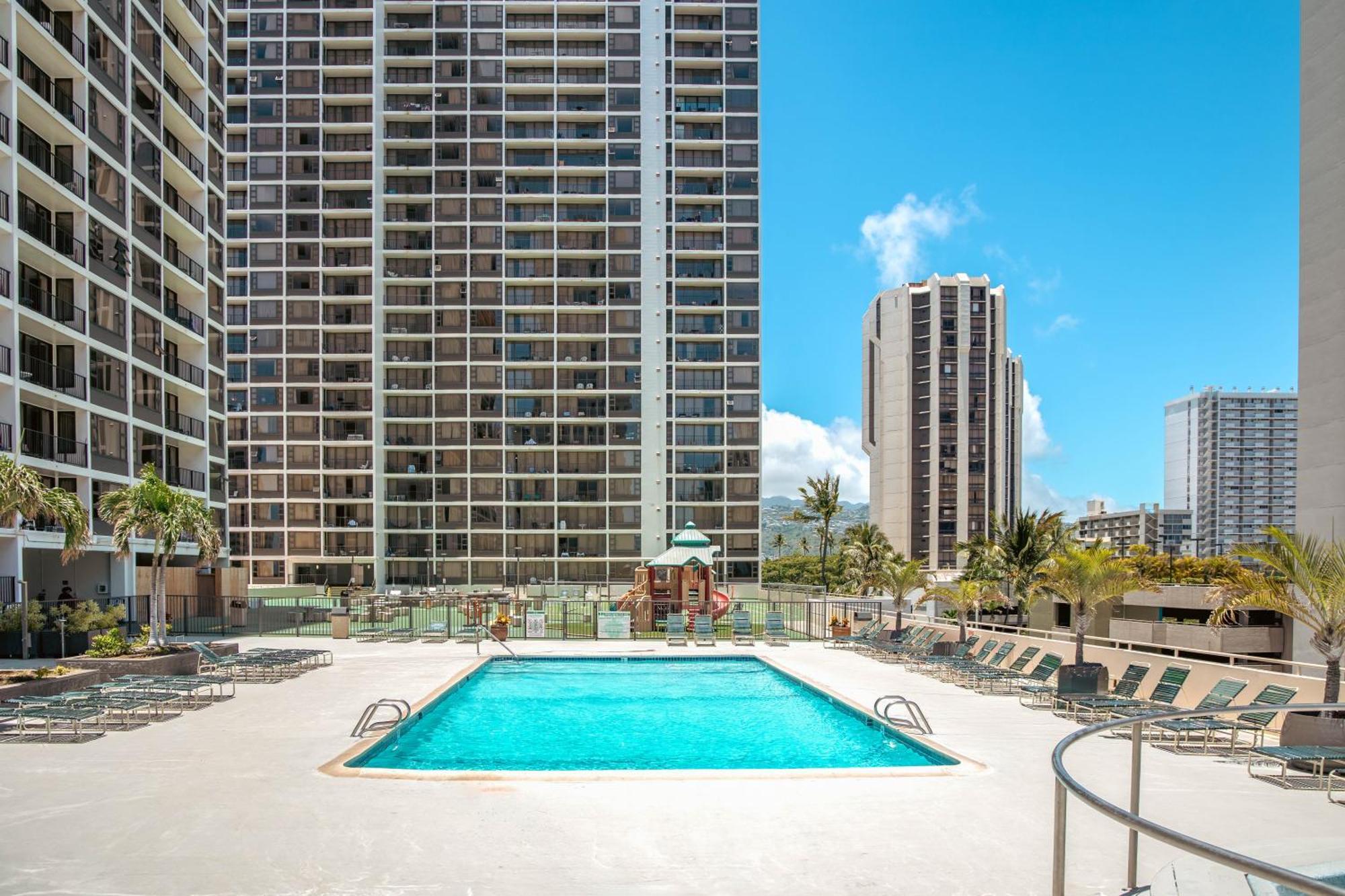 1br With Great Ocean Views, 1 Block To Waikiki Appartement *