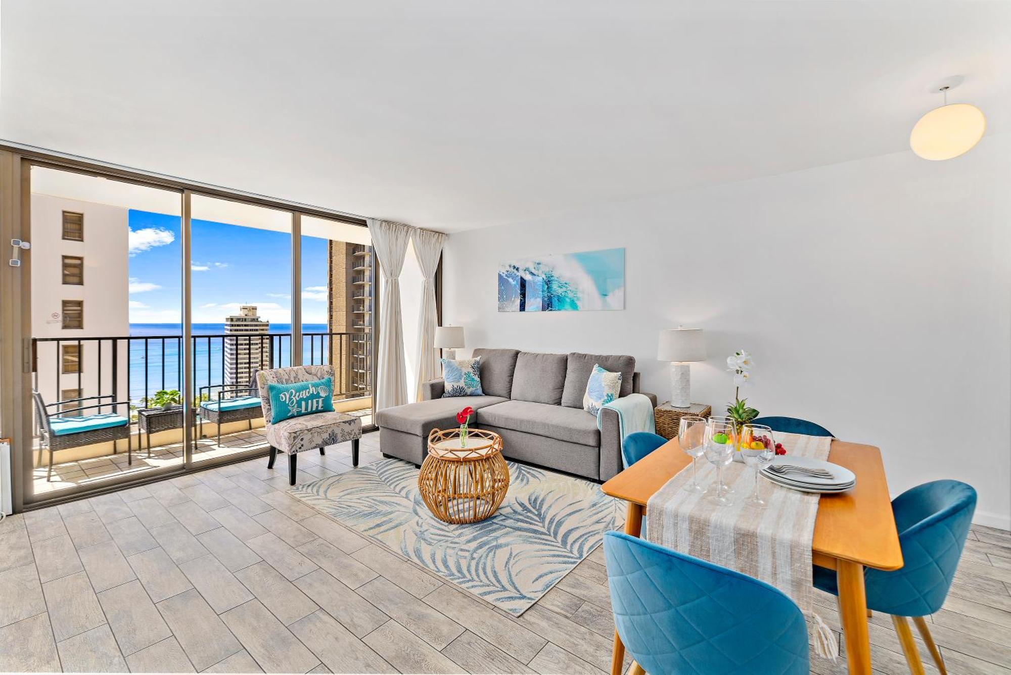 1br With Great Ocean Views, 1 Block To Waikiki *
